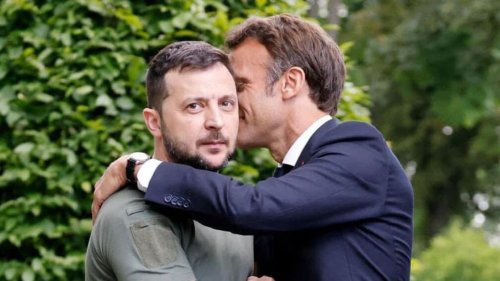 ماكرون يضيء شمعة حانوكا وزيلينسكي:النور لإسرائيل