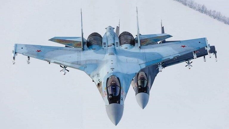 ما هي الصواريخ التي كانت تحملها مقاتلات "Su-35 "الروسية خلال مرافقتها طائرة بوتين إلى أبو ظبي؟