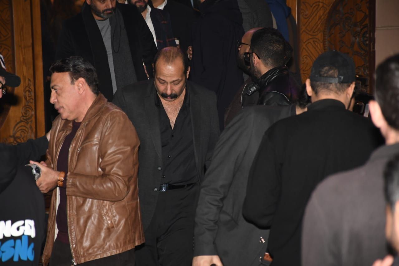 محمد ثروت يقدم واجب العزاء في شقيق الفنان أحمد حلمي