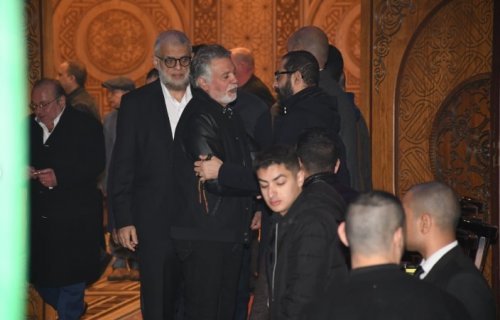 فنانون واعلاميون يواسون أحمد حلمي