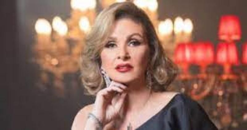 موسم الرياض يعيد يسرا للمسرح بعد 21 عاما من عرض ”لما بابا...