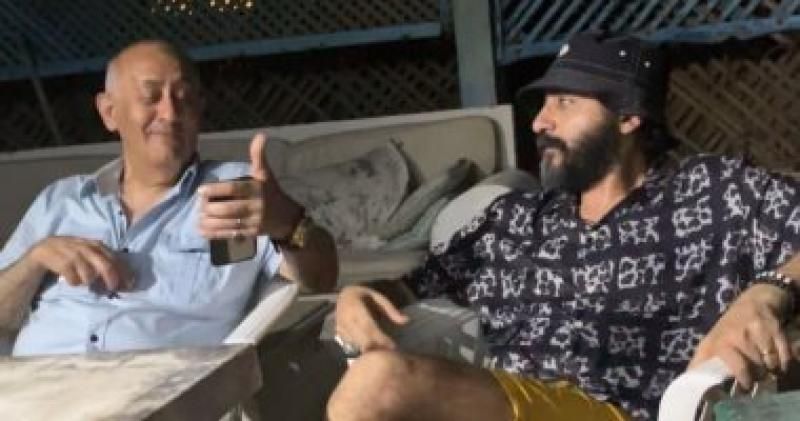 أحمد حلمى يروى قصة اسم شقيقه: أخي أخذ اسمي وأخذت أنا اسمه