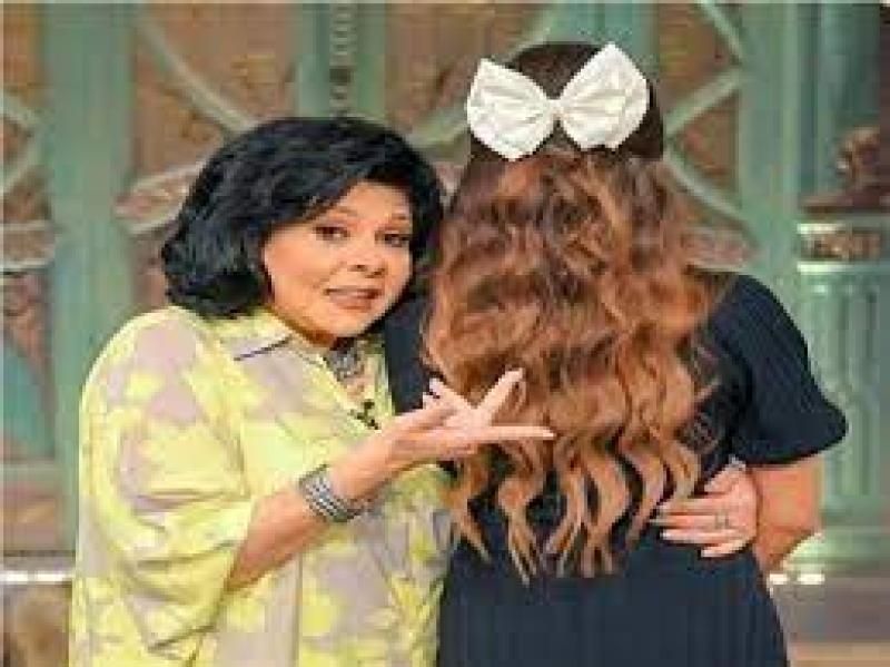 إسعاد يونس تشوق جمهورها لضيفها الجديد ”يا تري مين”