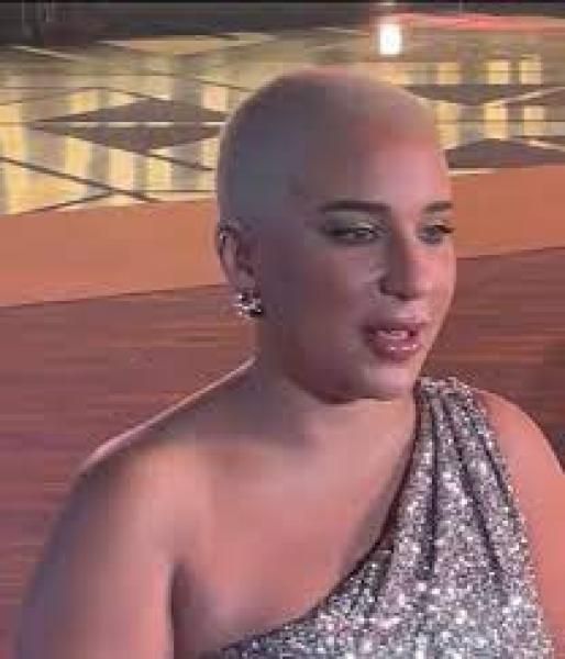 أسما شريف منير تحلق شعرها زيرو مرة أخرى