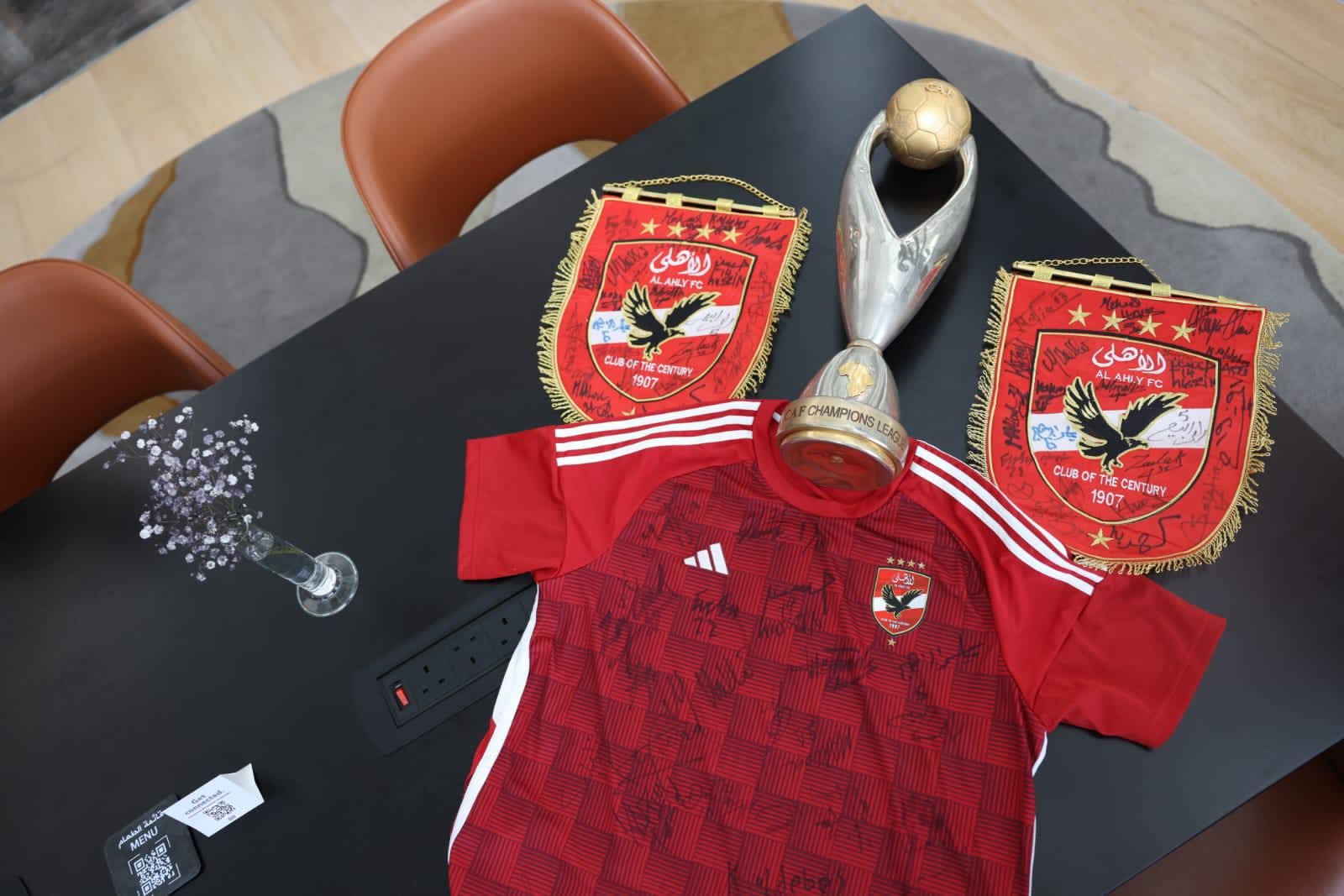 الاتحاد الدولي يطلب قميص النادى الأهلى لوضعه فى متحف «فيفا» (صور)