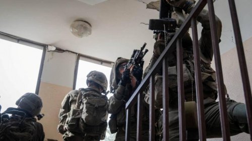 الاحتلال يفبرك مشاهد استسلام المقاومة والحقيقة تنكشف .. صورة