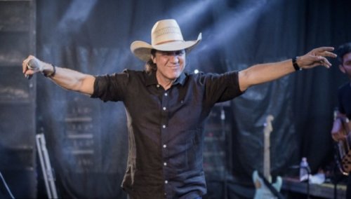 وفاة مغني برازيلي أثناء غنائه على المسرح