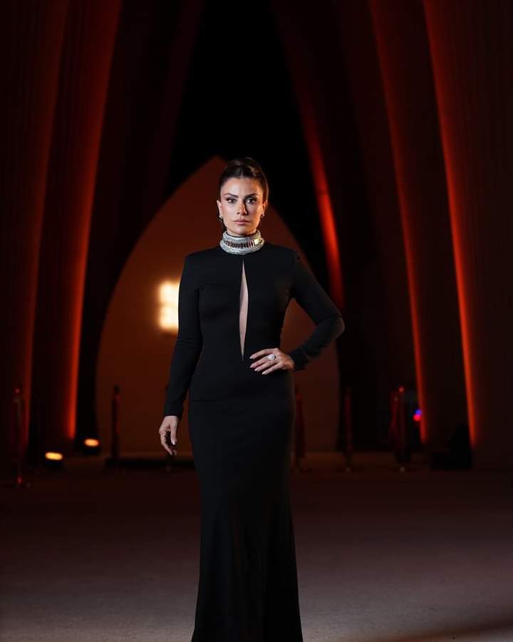 الأسود يسود على نجوم مهرجان الجونة