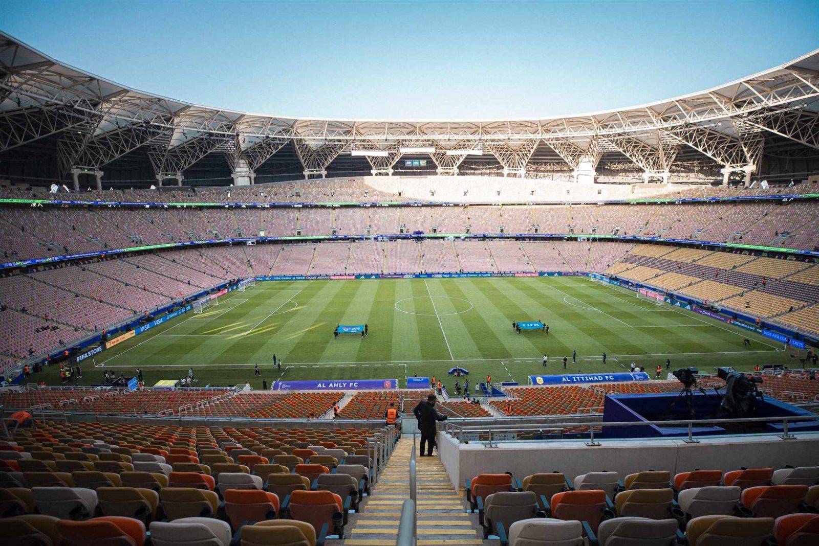 كاميرا المونديال.. ملعب الجوهرة جاهز لاستقبال مباراة الأهلي واتحاد جدة