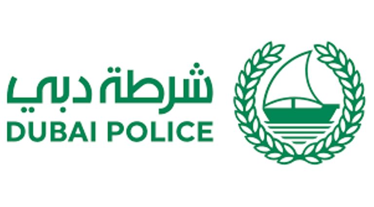 شرطة دبي تكرّم عربيّاً تقديراً لأمانته