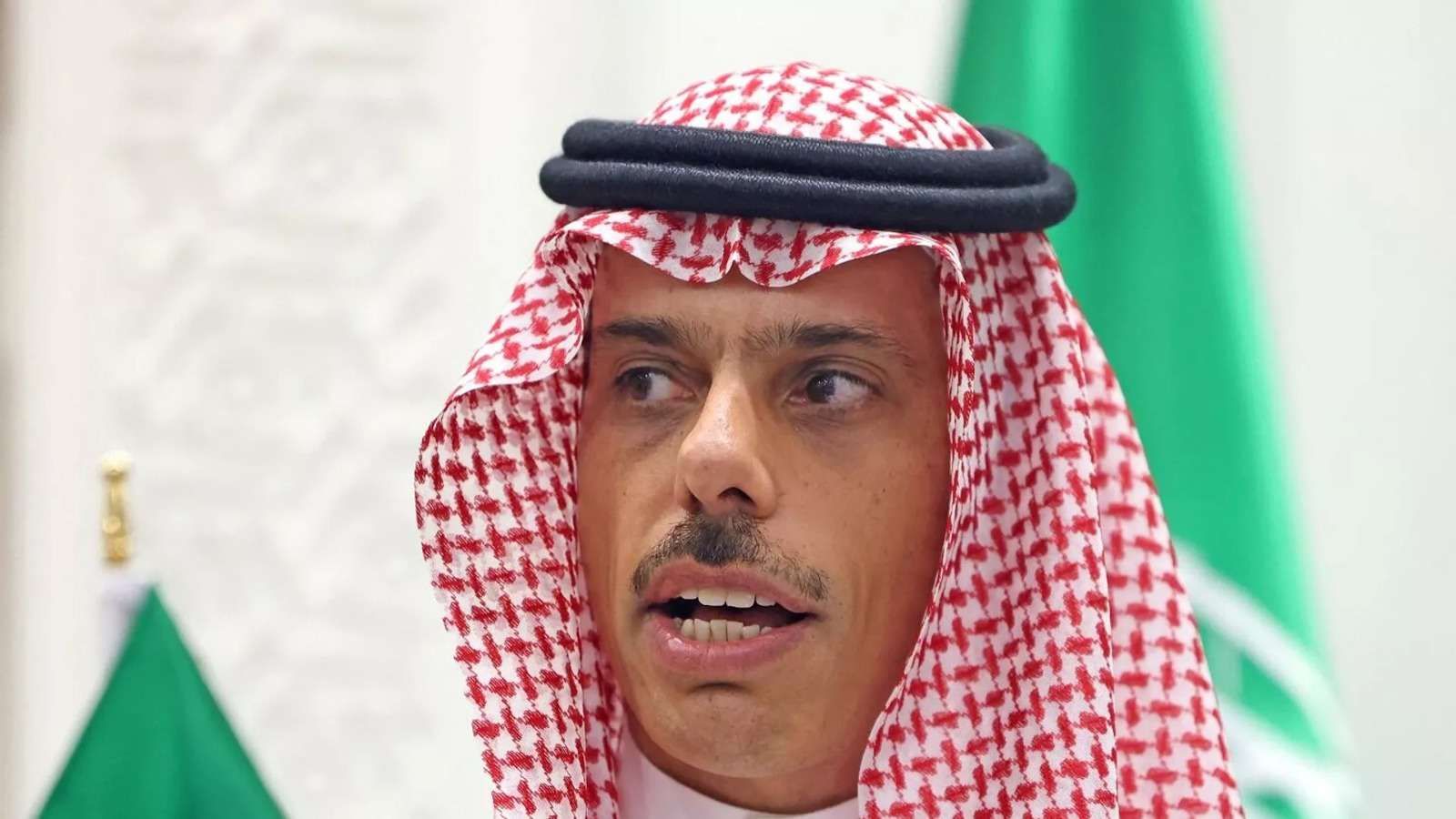 أول تعليق سعودي على هجمات جماعة الحوثي في البحر الأحمر