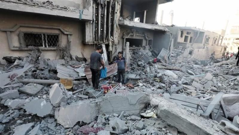 الهلال الأحمر الفلسطينى: أكثر من 8 آلاف مفقودين تحت الأنقاض بغزة