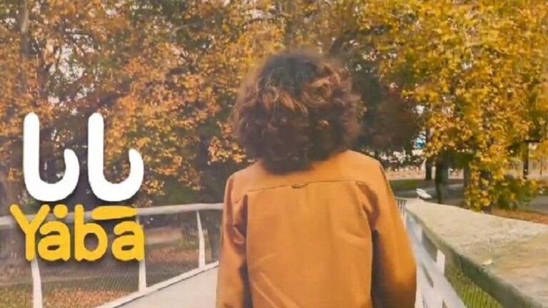 نجل مصور قناة "الجزيرة" يستذكر أباه الشهيد في غزة بأغنية حزينة