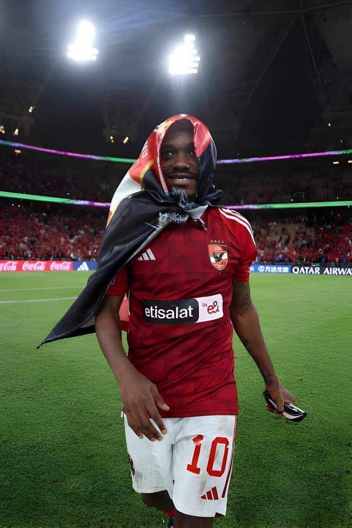 كاميرا المونديال.. صورة بيرسي تاو تُثير الجدل بعد فوز الأهلي على اتحاد جدة