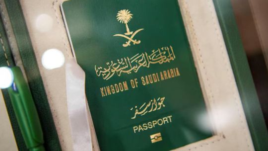 السعودية.. توجيهات ملكية تلغي رسوم تجديد الإقامة فقط لاصحاب هذه الجنسية