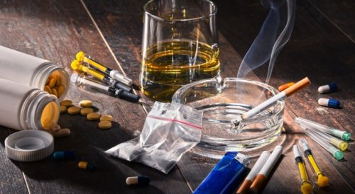 فضيحة من العيار الثقيل .. نجمة شهيرة تتعاطى المخدرات