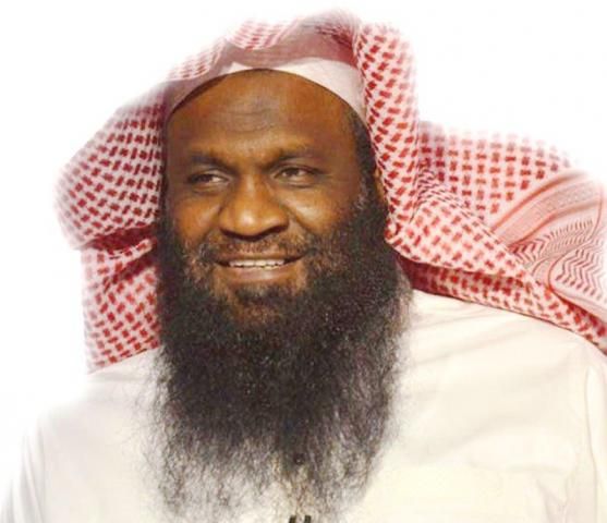 مشهد ظريف لشيخ الحرم المكي عادل الكلباني وهو يلعن لعبة الزحليقة في الطائف.. اتفرج