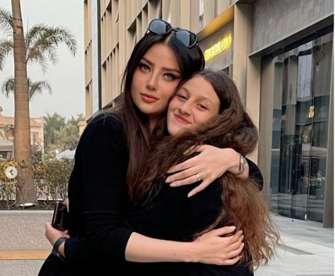 رضوى الشربيني تحتفل بعيد ميلاد ابنتها