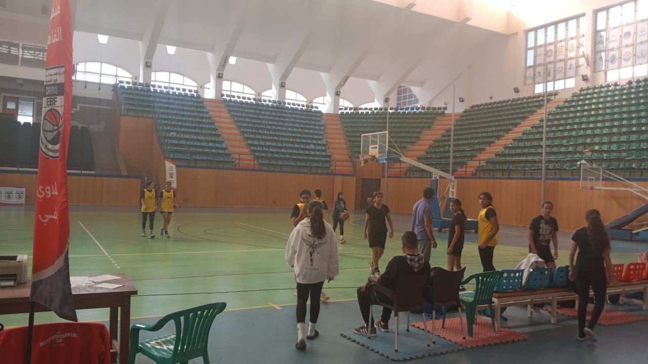 جولة تفقدية لرئيس جامعة حلوان للملاعب الرياضية للنادي