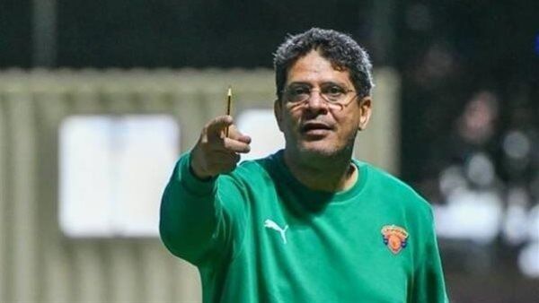 عاجل.. أيمن الرمادي يعلن غياب مهاجم سيراميكا عن مواجهة الأهلي في السوبر المصري