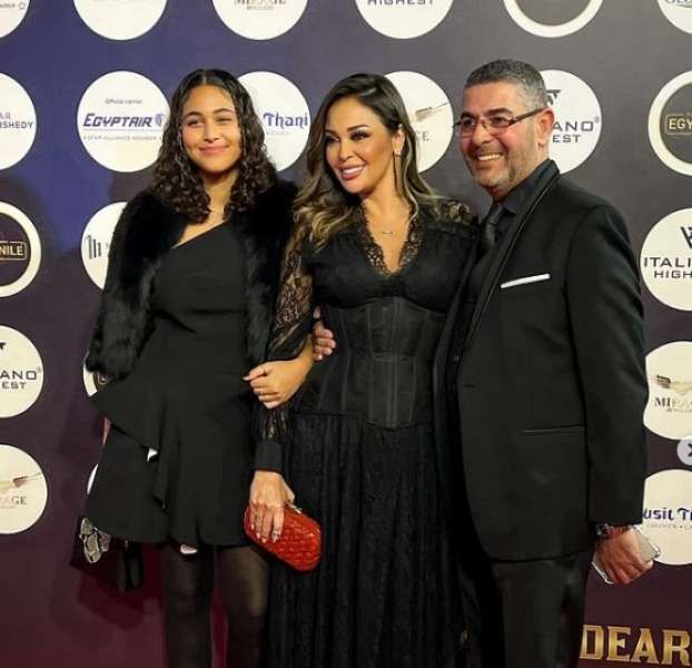 أحدث ظهور لابنة داليا البحيري وزوجها