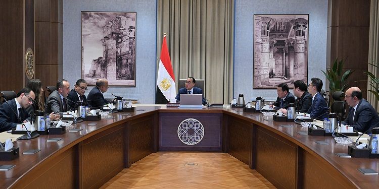 رئيس الوزراء يبحث مع شركتين صينيتين فرص الاستثمار في الطاقة…