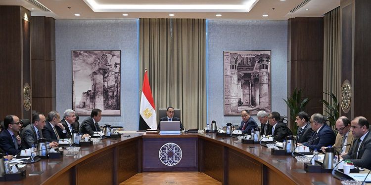 رئيس الوزراء: استمرار جهود توفير الأدوية ومختلف المستلزمات…