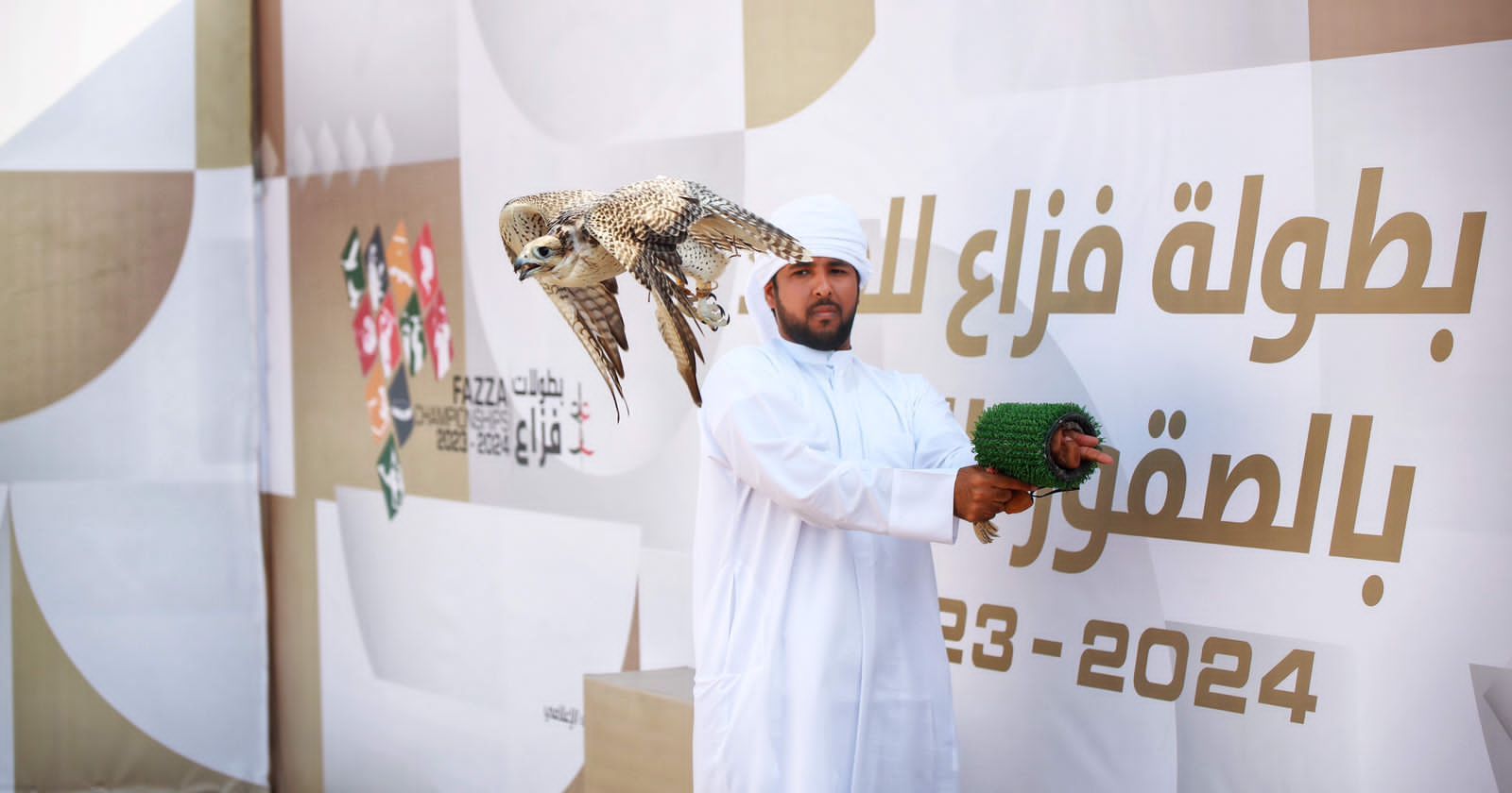 بطولة فزاع للصيد بالصقور تنطلق بمشاركة كبيرة ومنافسات قوية في أشواط “العامة مُلاك”