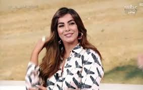 مقدمة البرنامج الشهير "صباح الخير يا عرب" تستضيف شابا وسيما لتعجب به الارتباط به .. من هو !