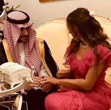 مقدمة البرنامج الشهير "صباح الخير يا عرب" تستضيف شابا وسيما لتعجب به الارتباط به .. من هو !