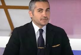 مقدمة البرنامج الشهير "صباح الخير يا عرب" تستضيف شابا وسيما لتعجب به الارتباط به .. من هو !