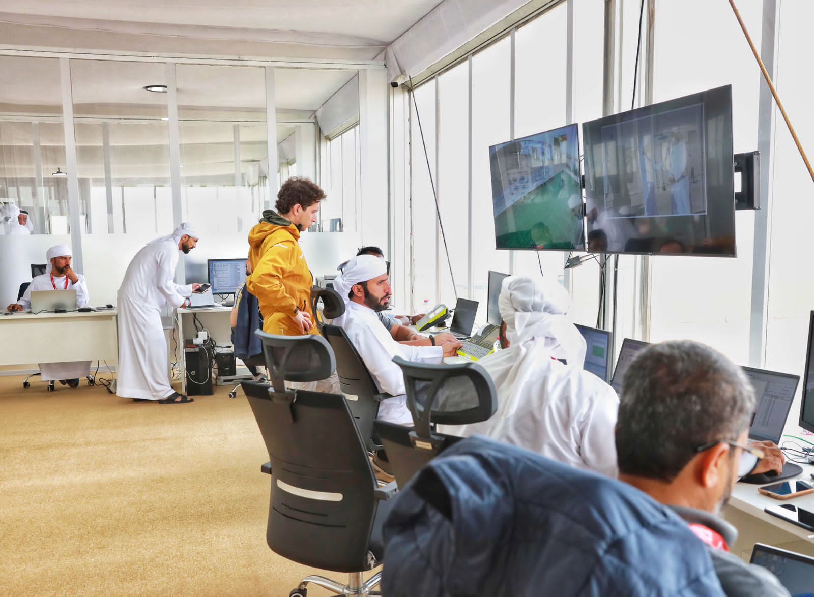 بطولة فزاع للصيد بالصقور تنطلق بمشاركة كبيرة ومنافسات قوية في أشواط “العامة مُلاك”