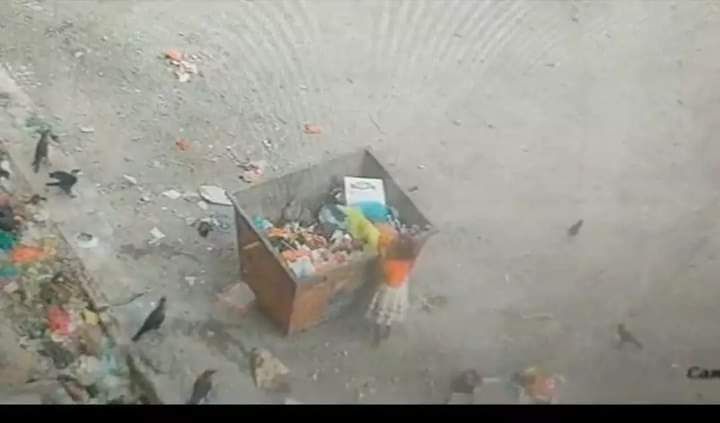 طفلة يمنية ماتت جوعاً تحت برميل قمامة وهي تبحث عما يسد جوعها