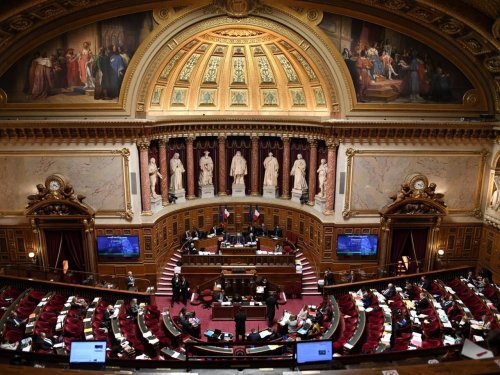 عضو بمجلس الشيوخ يطالب بايدن بتوضيحات حول إرسال أسلحة