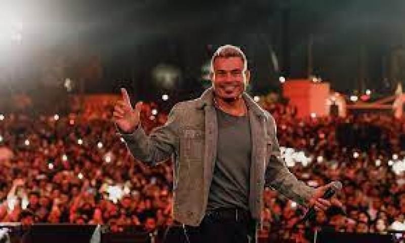 ”بيوحشنا” لـ عمرو دياب رقم 1 عبر تطبيق أنغامي