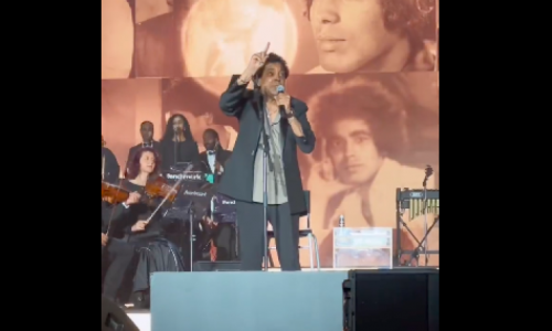 محمد منير يؤجل حفله الغنائي تضامنًا مع غزة