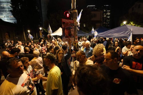 مطالبين بإسقاط نتنياهو .. آلاف يتظاهرون في تل أبيب