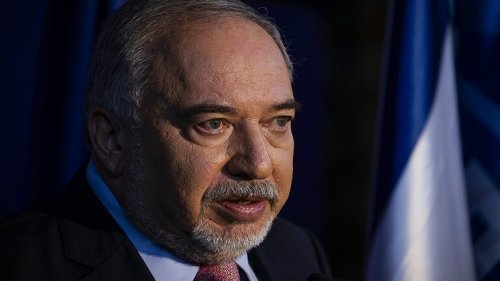 بعد الأردن .. ليبرمان يدعو لاحتلال لبنان