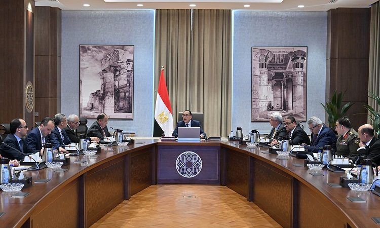 رئيس الوزراء: التعليم والصحة يحظيان باهتمام الحكومة.. وتوفير…