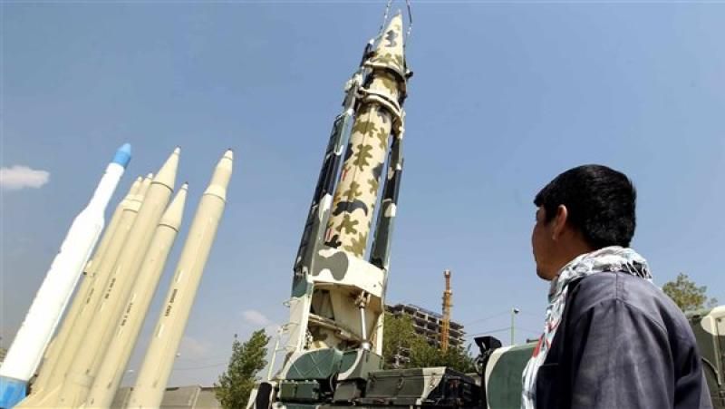 الحوثي تتوعد بالرد على الولايات المتحدة بعد استهداف زوارقها في البحر الأحمر