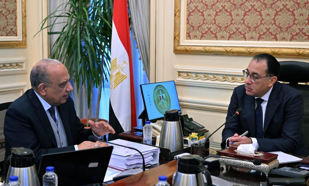 وزير قطاع الأعمال: حريصون على تطوير منظومة القطن المصري…