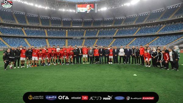وزير الرياضة واتحاد الكرة والمتحدة والأبطال الأوليمبيين يدعمون المنتخب قبل السفر لأمم إفريقيا