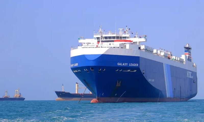 البحرية البريطانية: 6 زوارق اقتربت من سفينة تجارية جنوبي اليمن