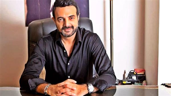 عمرو محمود ياسين يواسي وائل الدحدوح: "رمز الصمود والعزة"