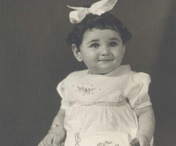 هذه الطفلة الصغيرة اصبحت مشهورة و تزوجها رئيس عربي سابق سرًا واخفاها عن الجميع.. من هي؟