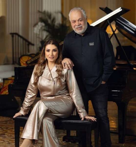 شاهد.. روجينا وأشرف زكي في جلسة تصوير رومانسية