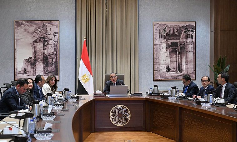 رئيس الوزراء يبحث مع مسئولي ميرسك العالمية تطورات الأوضاع في…