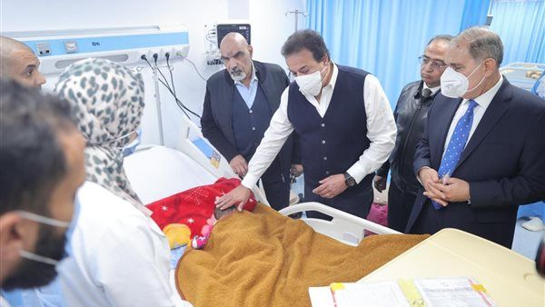 وزير الصحة يتفقد مستشفى بيلا المركزي ويوجه بتوفير 7 حضانات إضافية بالمستشفى