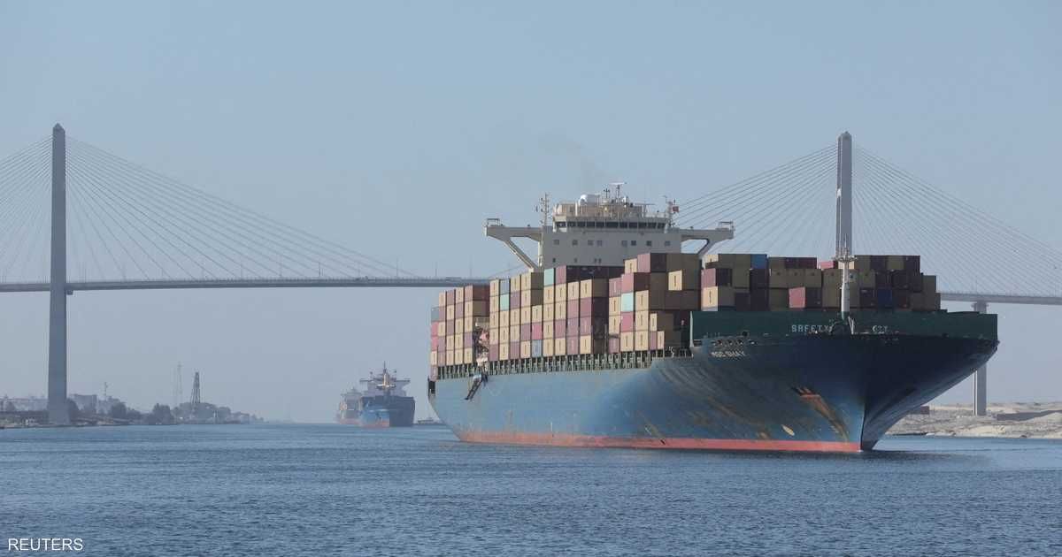 العالم اليوم - أسامة ربيع يكشف وضع حركة السفن في قناة السويس