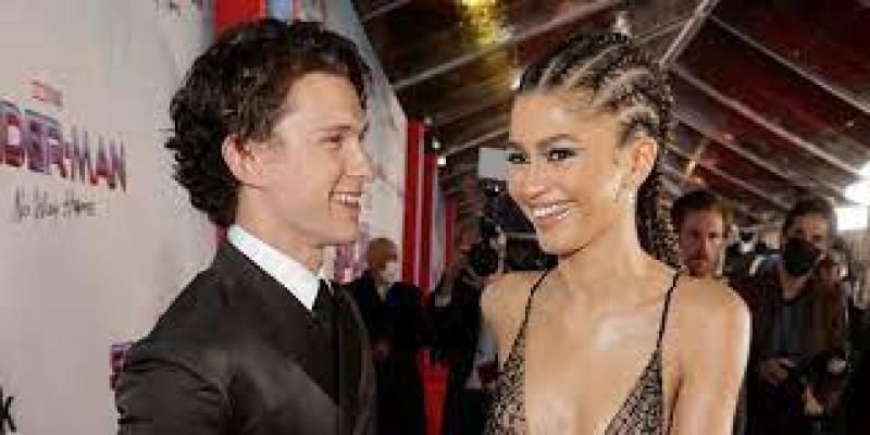 توم هولاند ينفي شائعات الانفصال عن زنديا